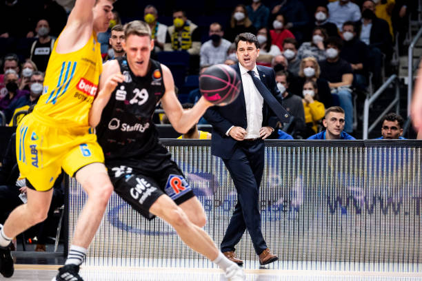 而他的个人 而他的个人